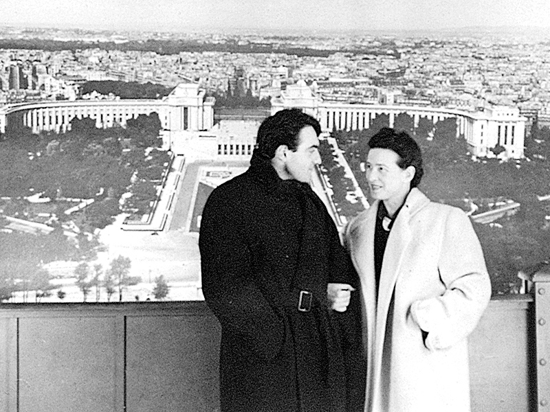 Claude Lanzmann and Simone de Beauvoir, circa 1952 SEUIL/JAZZ EDITIONS PHOTO