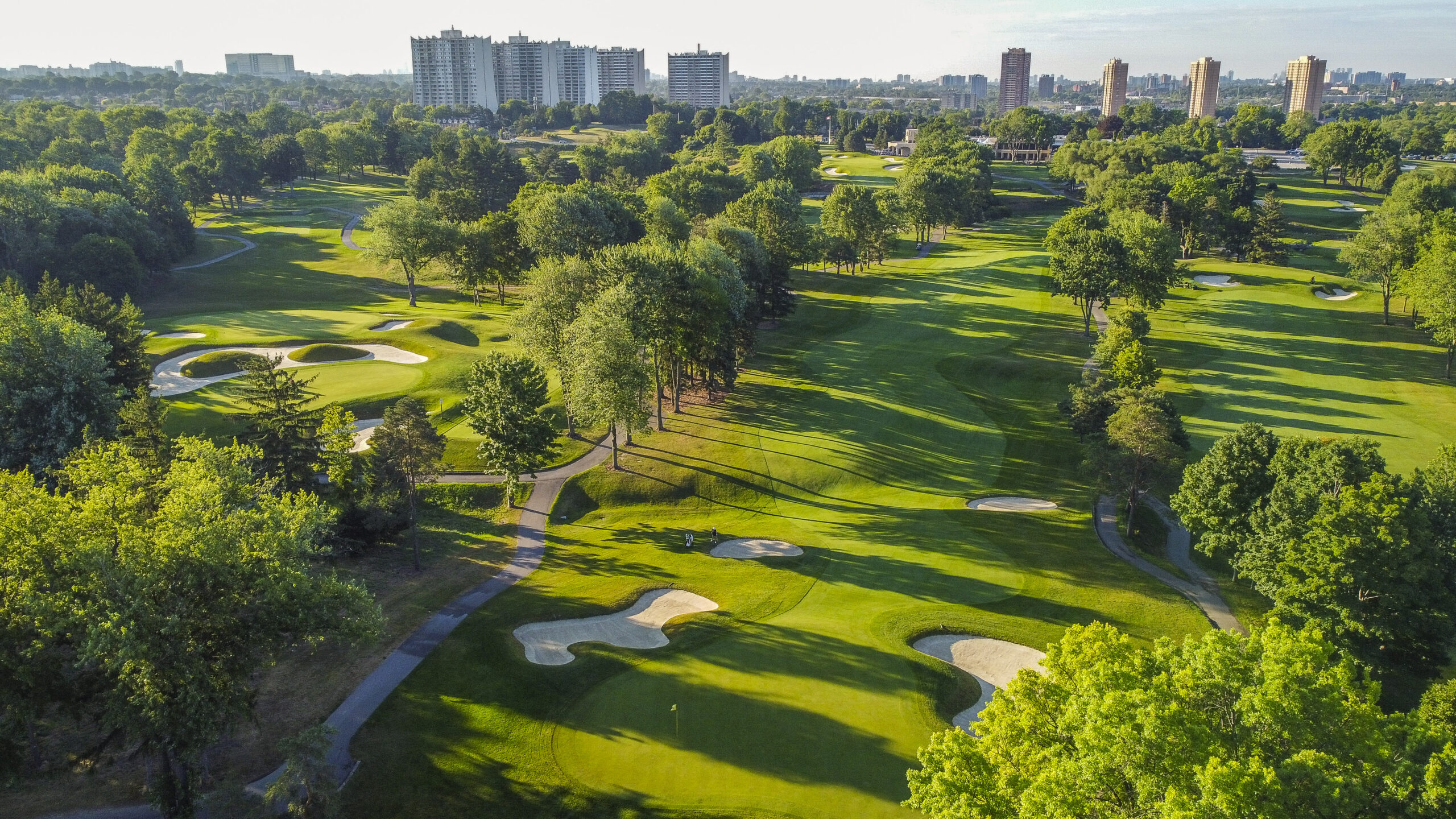 the-biggest-story-in-sports-is-happening-squarely-at-a-jewish-golf-club