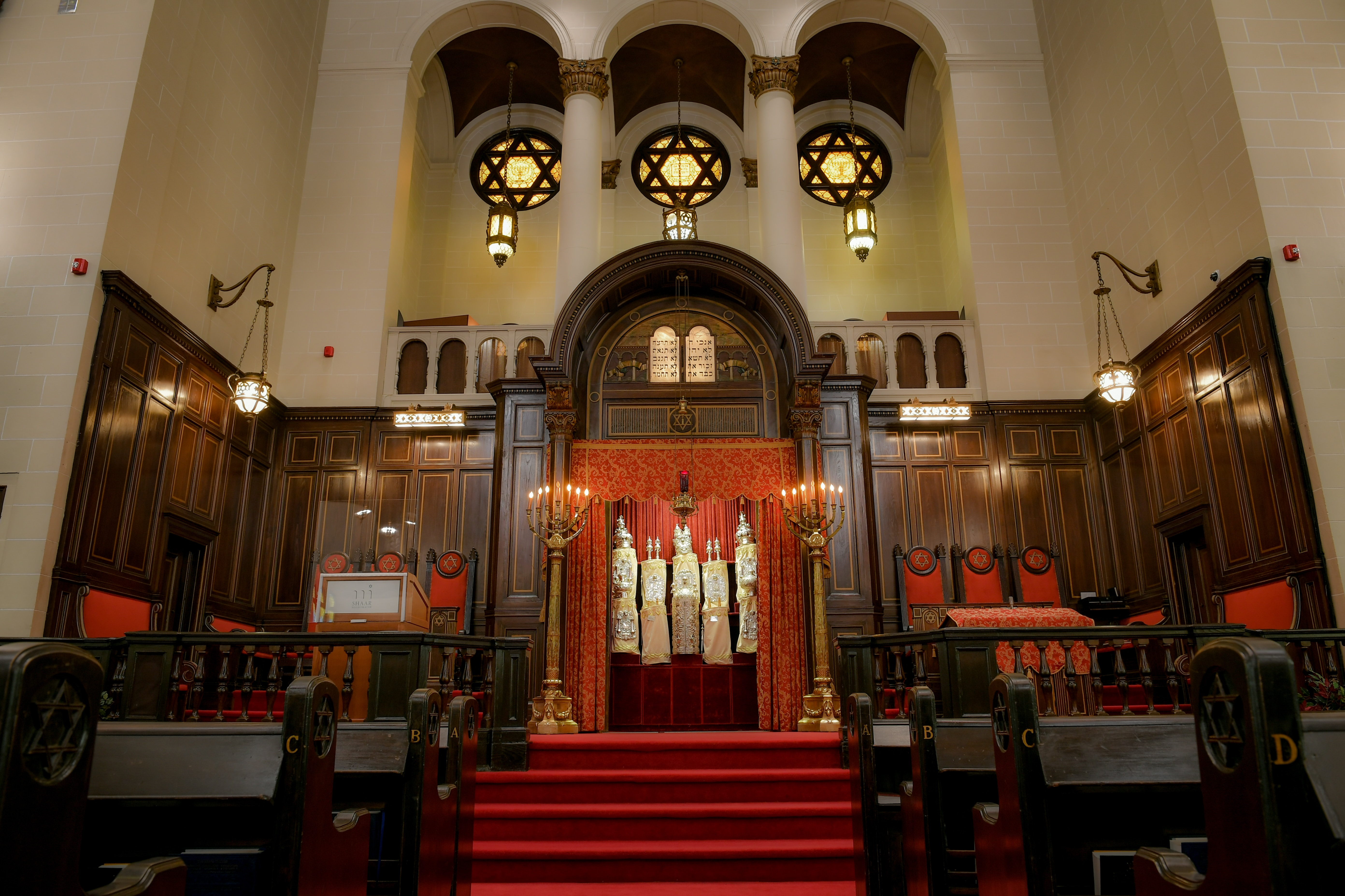 synagogue pulpit